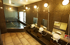 広い大浴場の画像