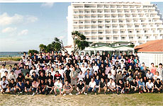 沖縄での集合写真の画像