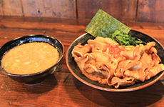 ボリューム満点のつけ麺の画像